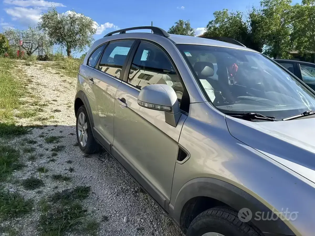 Usata Chevrolet Captiva 150 CV (110 kW) 2008 Grigio SUV