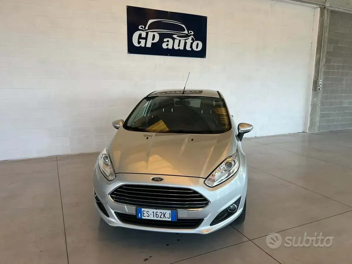 Usata Ford Fiesta Titanium 80 CV (58 kW) 2013 Grigio Berlina