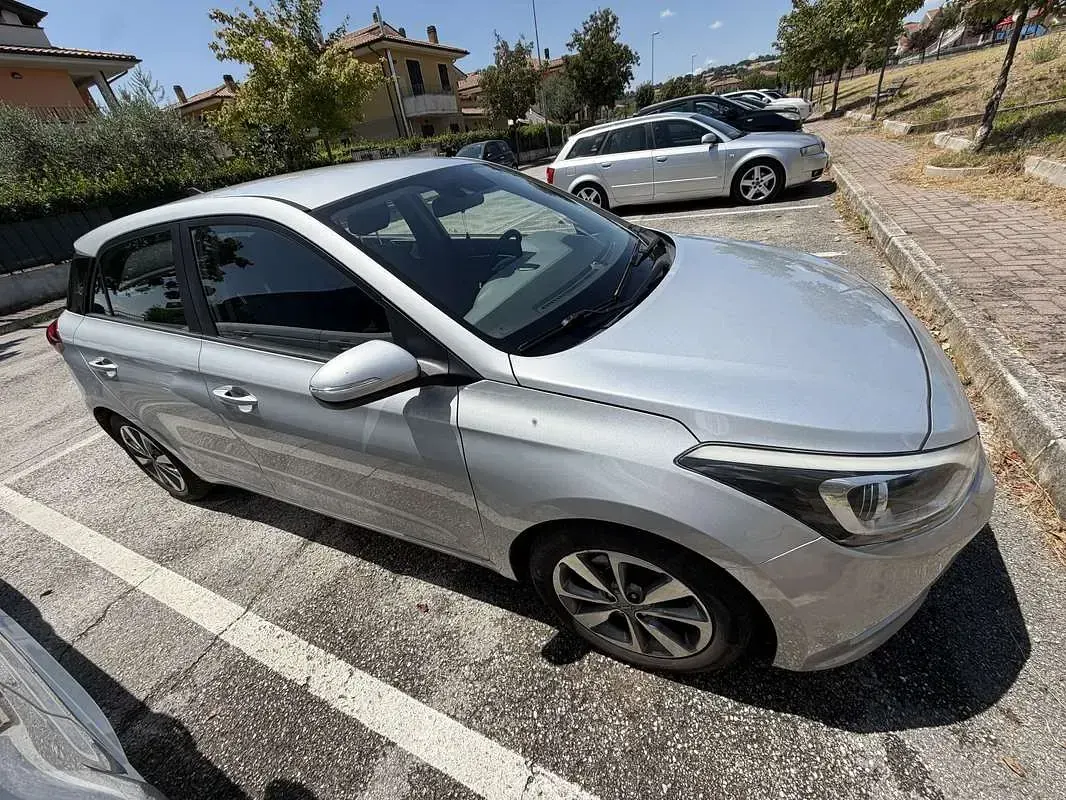 Usata Hyundai i20 Comfort 75 CV (55 kW) 2015 Utilitaria
