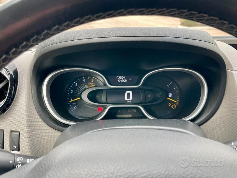 Usata Renault Trafic 116 CV (85 kW) 2015 Nero Monovolume