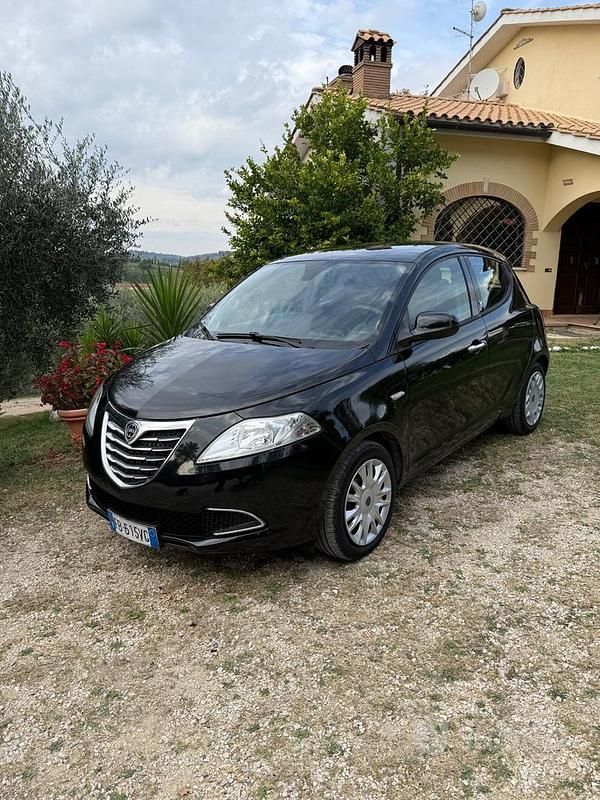 Nero Usata 2016 Lancia Ypsilon Platinum Due volumi | 5000 € (Super prezzo) - Immagine 1/4