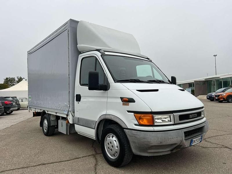 Usata Iveco Daily 106 CV (77 kW) 2000 Other