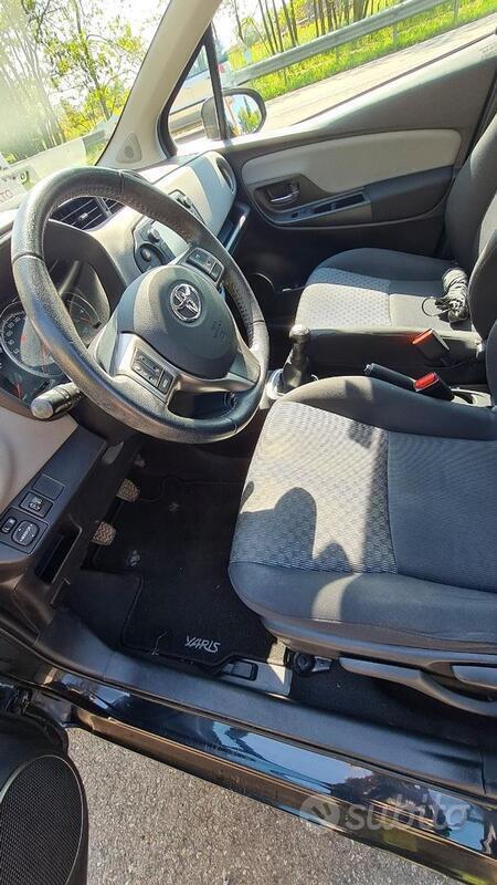 Usato 2015 Toyota Yaris 1.0 Benzin (8.000 €)