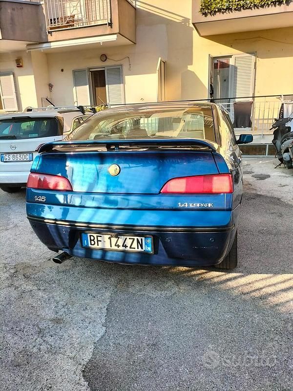 Usata Alfa Romeo 146 103 CV (75 kW) 1999 Blu Utilitaria