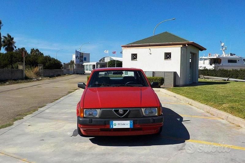 Usata Alfa Romeo 75 155 CV (114 kW) 1988 Rosso Berlina