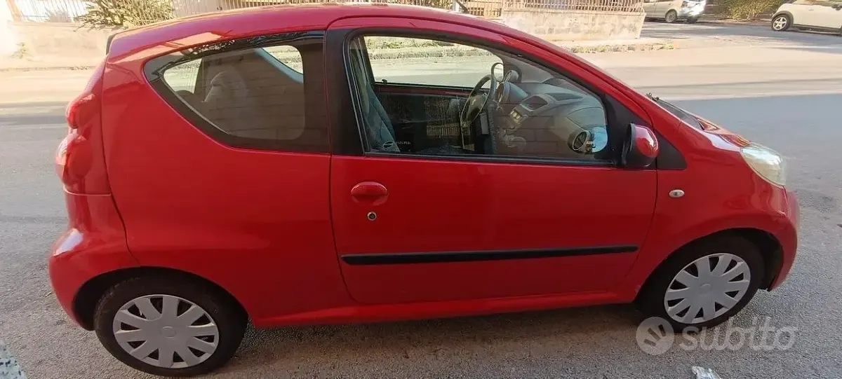 Usata Peugeot 107 68 CV (50 kW) 2008 Rosso Utilitaria