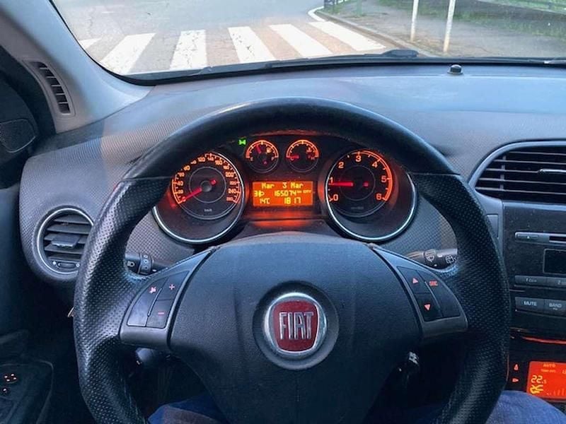 Usata Fiat Bravo 105 CV (77 kW) 2011 Bronzo Utilitaria