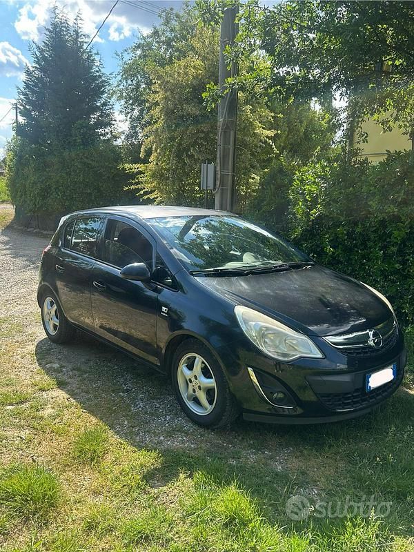 Nero Usata 2015 Opel Corsa Due volumi | 3000 € (Molto cara) - Immagine 1/4