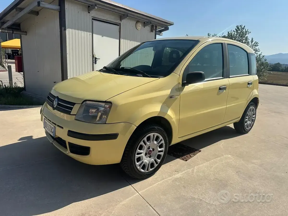 Usata Fiat Panda 69 CV (50 kW) 2006 Giallo Utilitaria