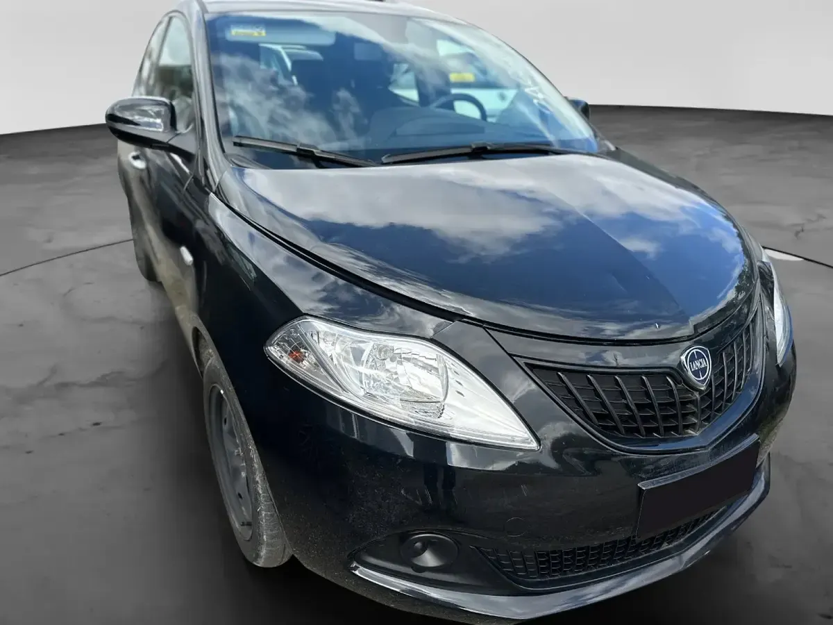 Usata Lancia Ypsilon Silver 70 CV (51 kW) 2023 Nero Utilitaria