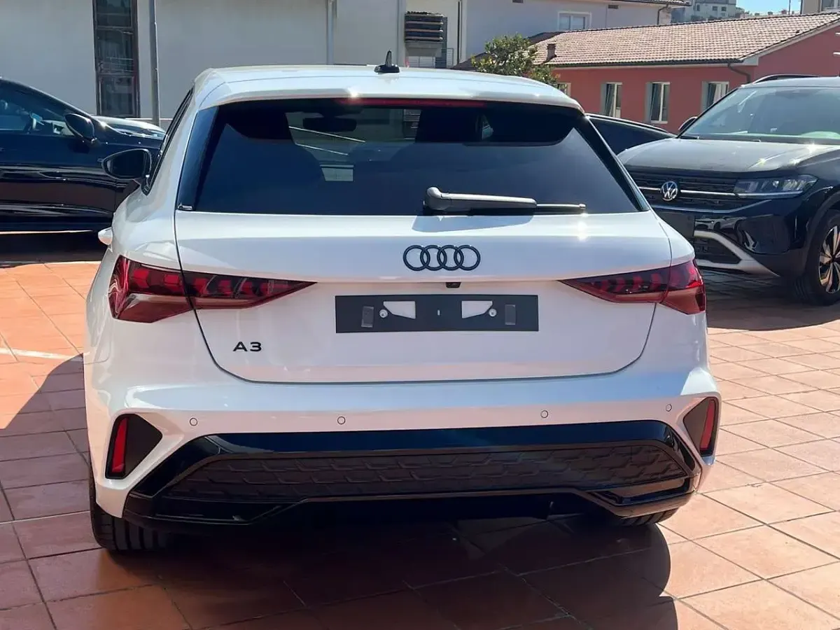 Nuova Audi A3 S-Line 150 CV (110 kW) 2026 Bianca Berlina