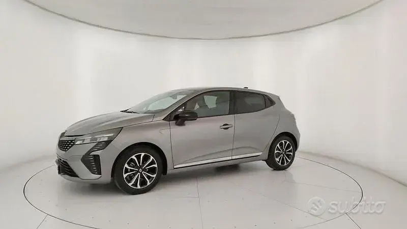 Usata Renault Clio V Techno 91 CV (66 kW) 2024 Grigio Berlina