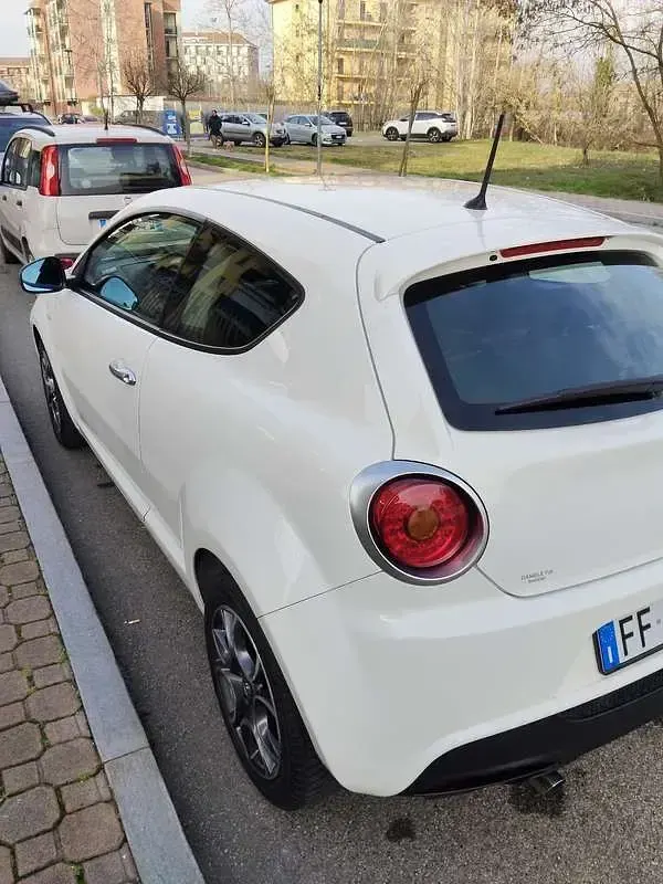Usata Alfa Romeo MiTo Distinctive 95 CV (69 kW) 2016 Bianco Utilitaria