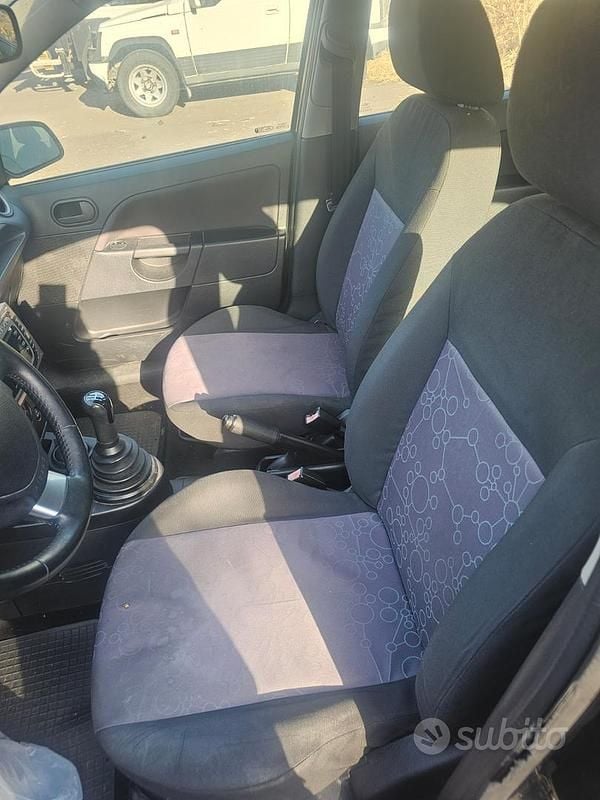Usata Ford Fiesta 68 CV (50 kW) 2008 Nero Utilitaria