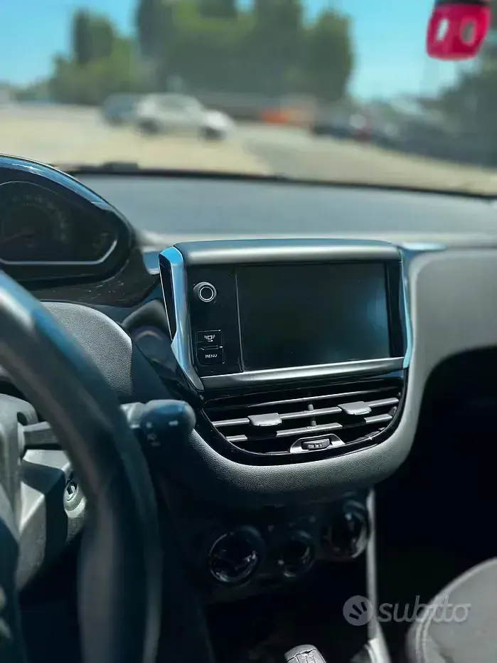 Usata Peugeot 208 Active 91 CV (66 kW) 2014 Bianco Utilitaria