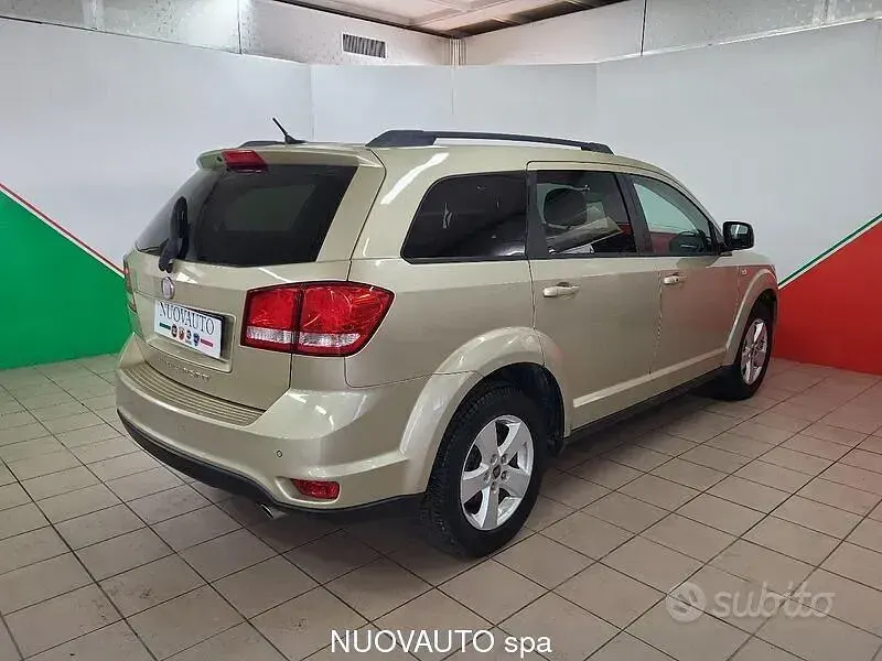 Usata Fiat Freemont Urban 140 CV (102 kW) 2011 Beige SUV