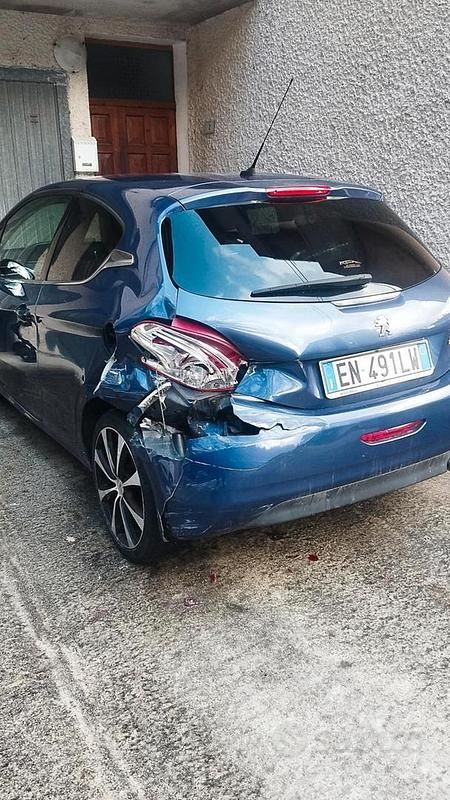 Blu Usata 2012 Peugeot 208 Due volumi | 950 € (Super prezzo) - Immagine 1/4