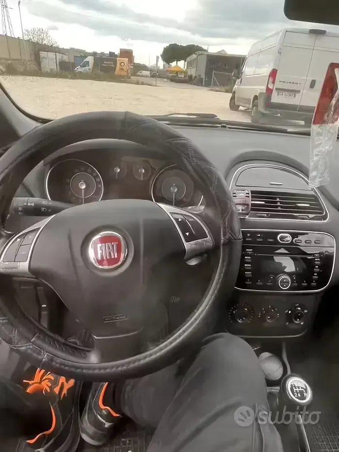 Usata Fiat Grande Punto Lounge 65 CV (47 kW) 2015 Nero Utilitaria