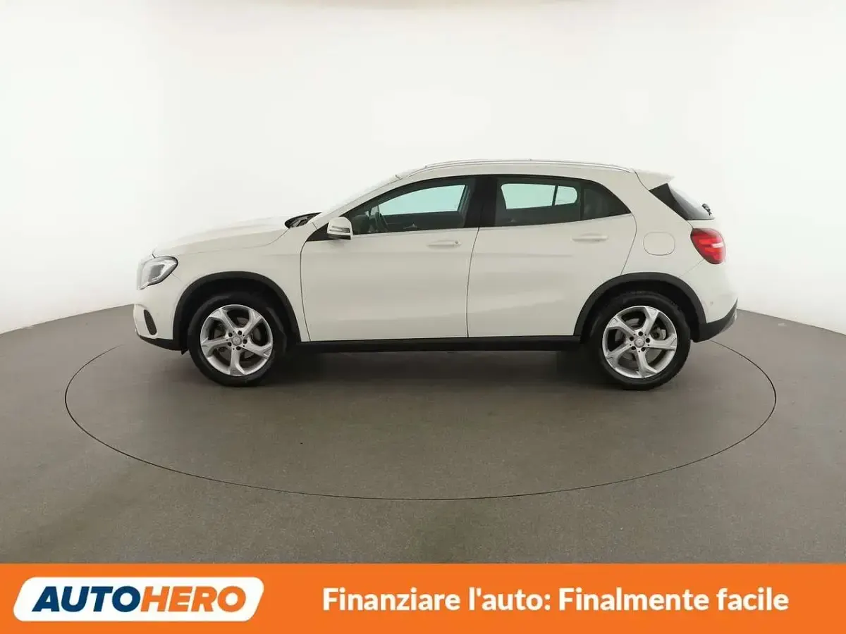 Usata Mercedes GLA180 110 CV (80 kW) 2017 Bianco SUV
