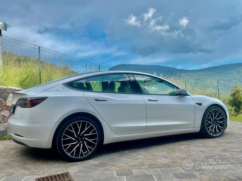 Usata Tesla Model 3 RWD 258 kW (351 CV) 2023 Bianco Berlina