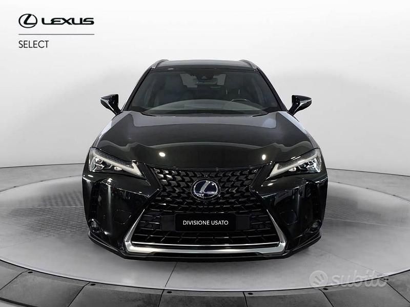 Usata Lexus UX 300e Luxury Line 150 kW (204 CV) 2021 Nero SUV