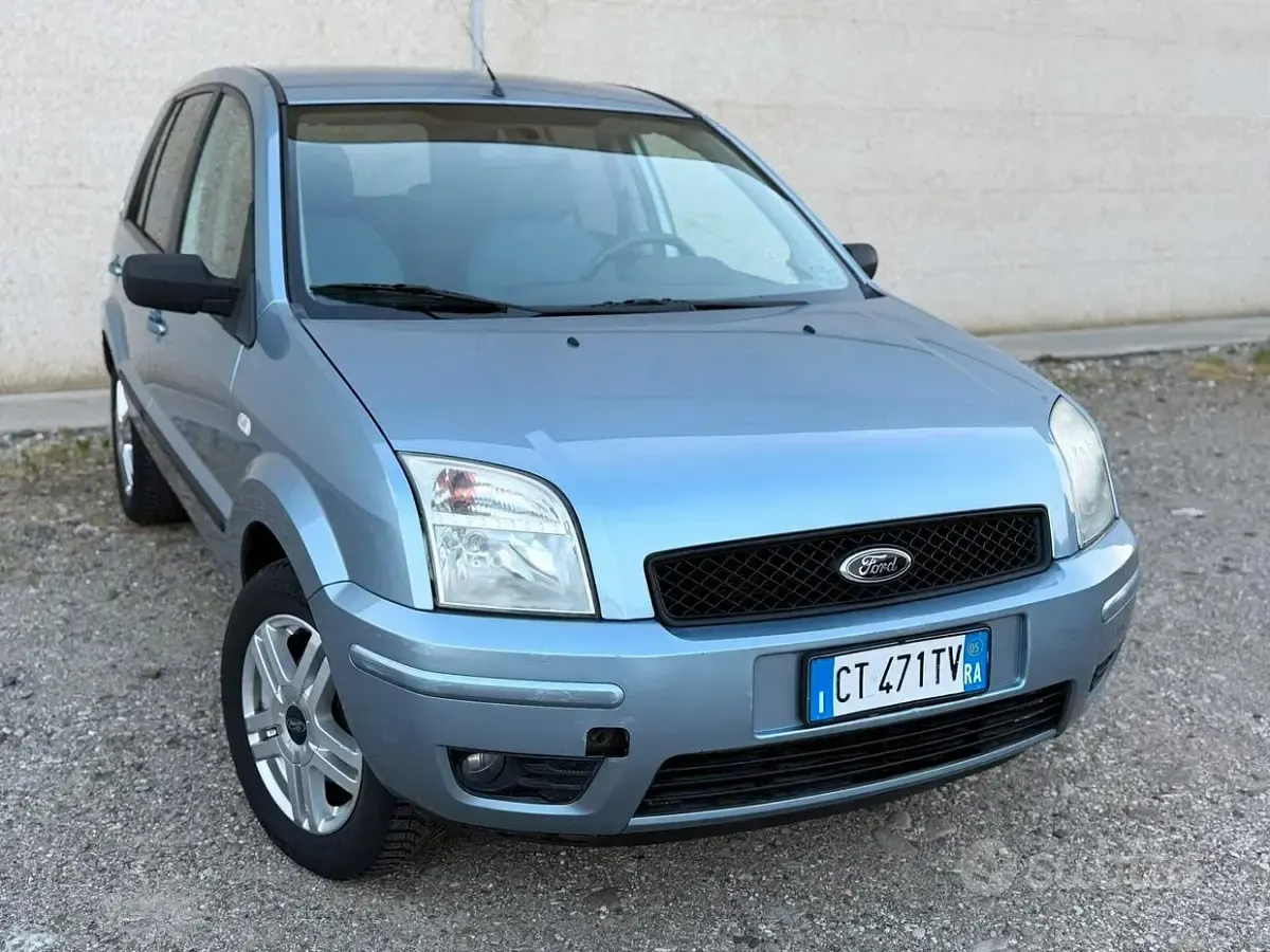 Usata Ford Fusion 80 CV (58 kW) 2005 Blu Utilitaria