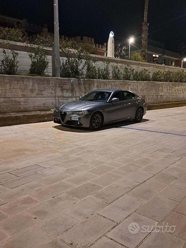 Usata Alfa Romeo Giulia 150 CV (110 kW) 2017 Grigio Berlina