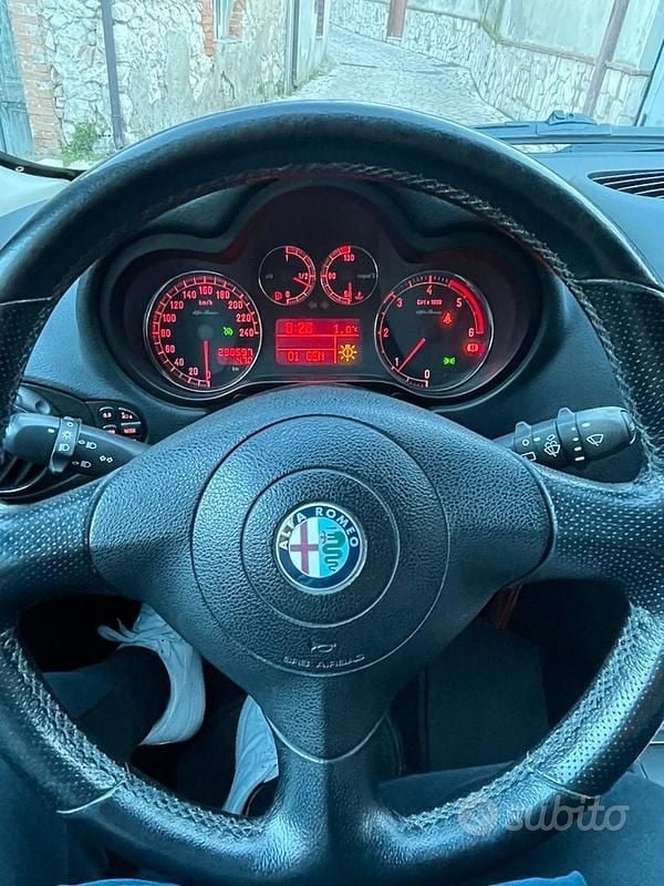 Usata 2007 Alfa Romeo 147 Due volumi | 2500 € - Immagine 1/4