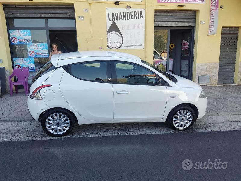 Usata Lancia Ypsilon 95 CV (69 kW) 2013 Bianco Utilitaria