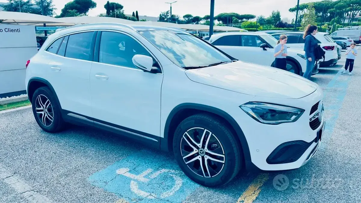 Usata Mercedes GLA200 150 CV (110 kW) 2021 Bianco SUV