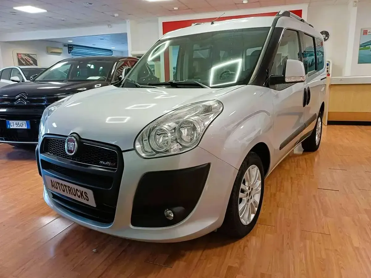 Usata Fiat Doblò Lounge 105 CV (77 kW) 2015 Argento Monovolume