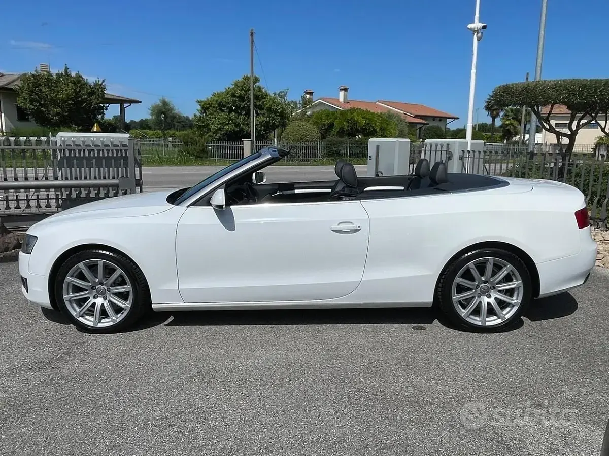 Usata Audi A5 Cabriolet Ambition 170 CV (125 kW) 2011 Bianco Cabrio