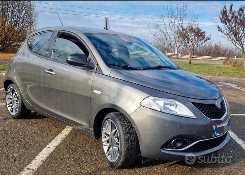 Usata Lancia Ypsilon 95 CV (69 kW) 2016 Utilitaria