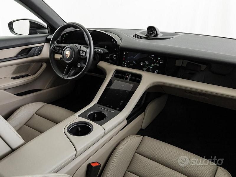 Occasion Porsche Taycan Sport Turismo 300 kW (408 PK) 2023 Zwart Sedan