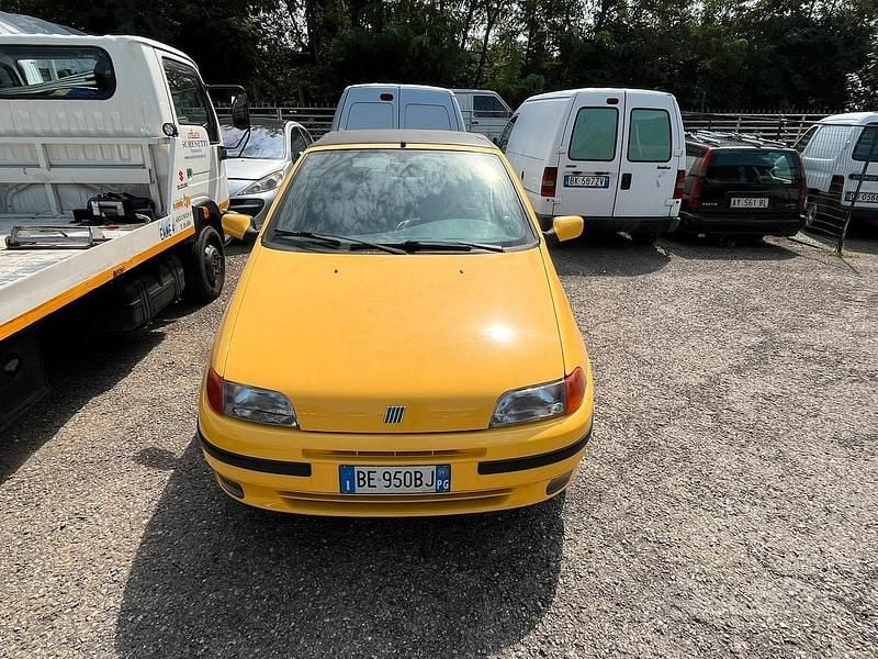 Usata Fiat Punto Cabriolet 86 CV (63 kW) 1999 Giallo Cabrio