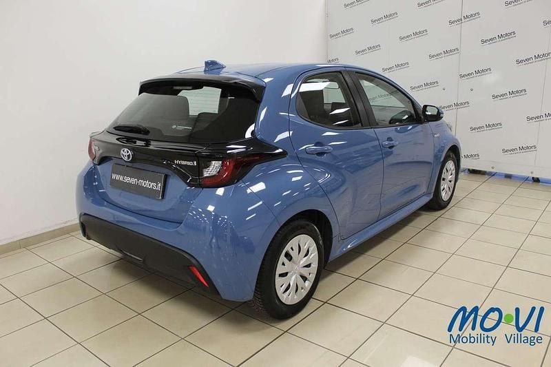 Usata Toyota Yaris Hybrid Active 116 CV (85 kW) 2021 Blu/azzurro Utilitaria