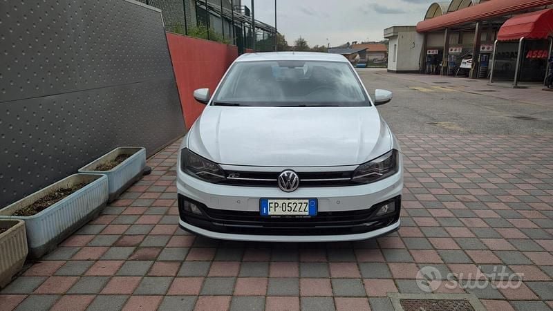 Usata VW Polo R-line 89 CV (65 kW) 2019 Bianco Utilitaria