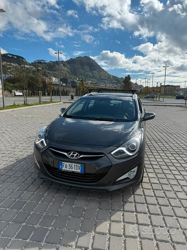 Grigio Usata 2015 Hyundai i40 Tre volumi | 7300 € (Buon prezzo) - Immagine 1/4