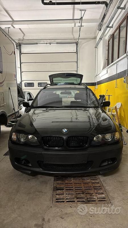 Usata BMW 330 184 CV (135 kW) 2003 Nero Station wagon