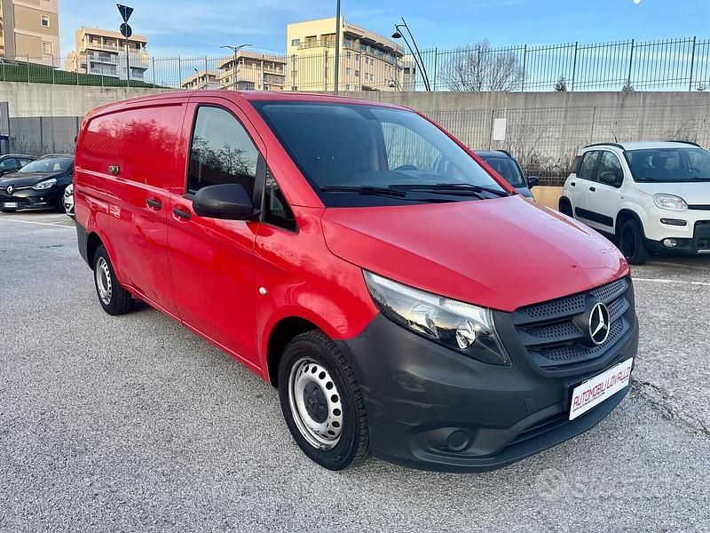 Usata Mercedes Vito 114 CV (83 kW) 2017 Rosso Furgone