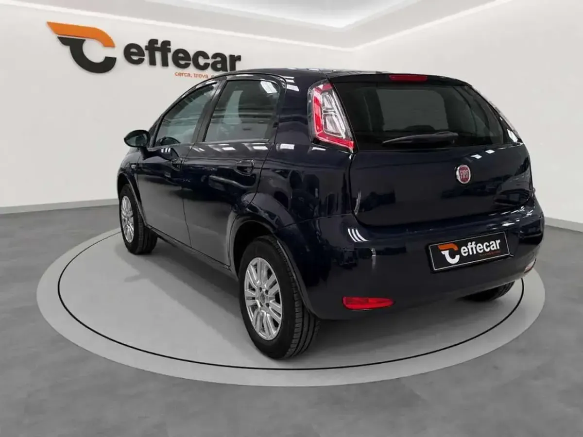 Usata Fiat Punto Lounge 77 CV (56 kW) 2014 Vari colori Utilitaria