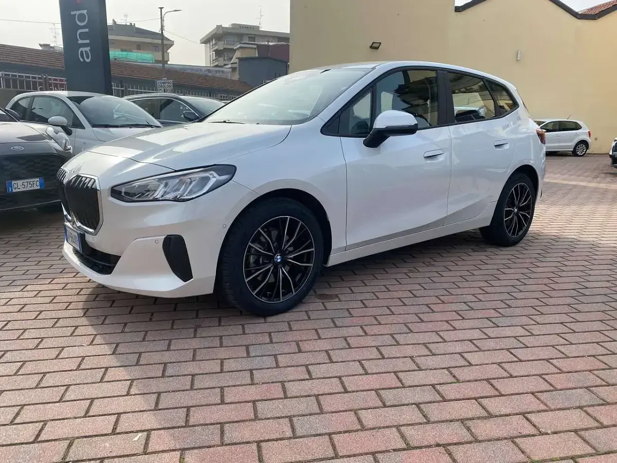 Usata BMW 218 Active Tourer Luxury Line 136 CV (100 kW) 2024 Bianco Monovolume