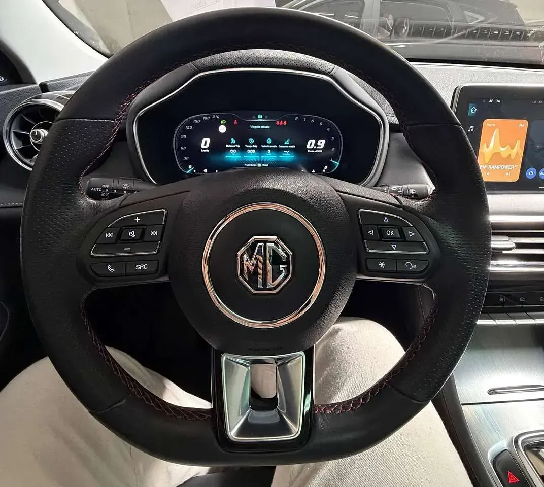 Usata MG HS Luxury 162 CV (119 kW) 2023 Dover white SUV