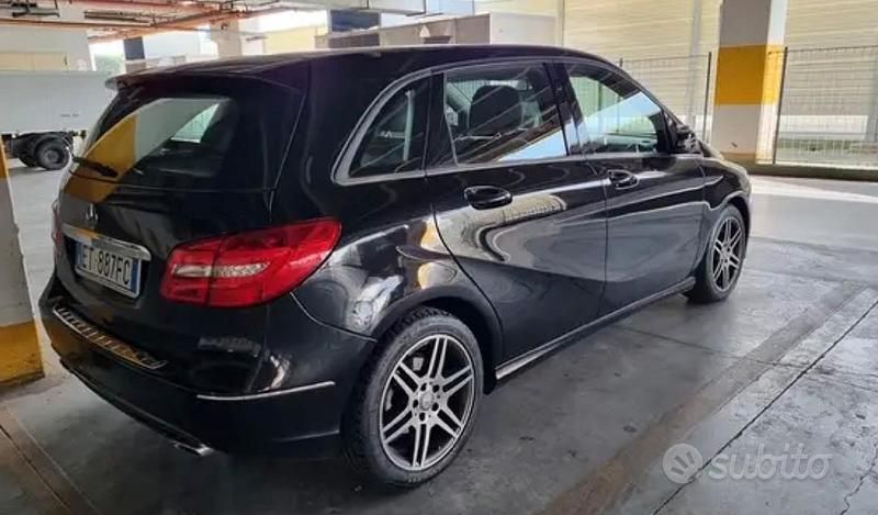 Gebraucht Mercedes B180 109 PS (80 kW) 2013 Schwarz Van / Kleinbus