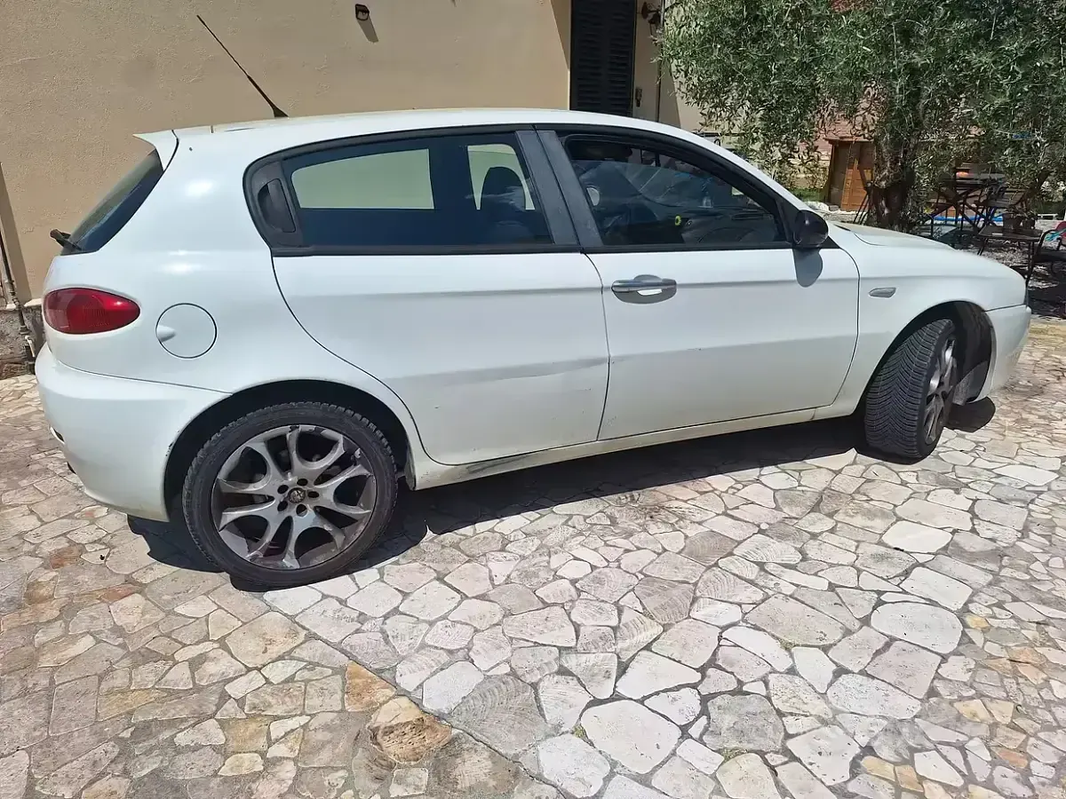 Usata Alfa Romeo 147 120 CV (88 kW) 2009 Bianco Utilitaria