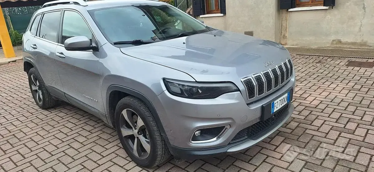 Usata Jeep Cherokee Limited 194 CV (142 kW) 2019 Grigio SUV