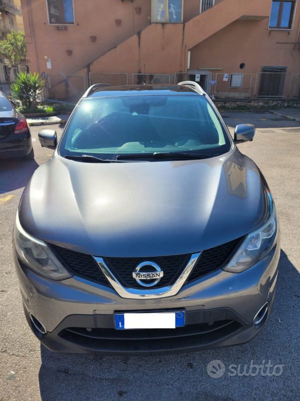 Usata Nissan Qashqai N-Connecta 131 CV (96 kW) 2015 Grigio SUV