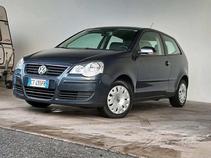 Usata VW Polo Comfortline 75 CV (55 kW) 2005 Grigio Berlina