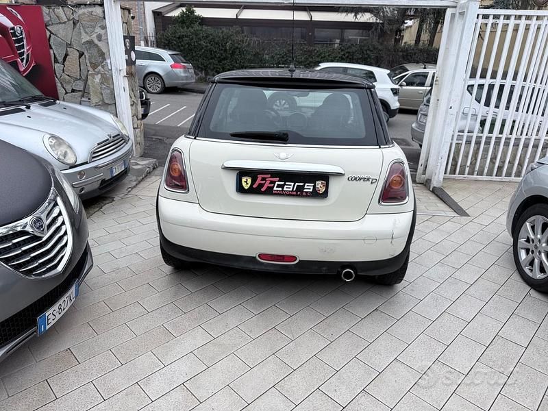 Usata Mini Cooper D 108 CV (79 kW) 2007 Beige Utilitaria
