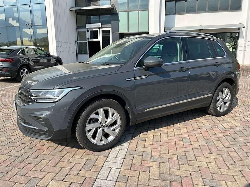 Usata VW Tiguan 150 CV (110 kW) 2023 Grigio SUV